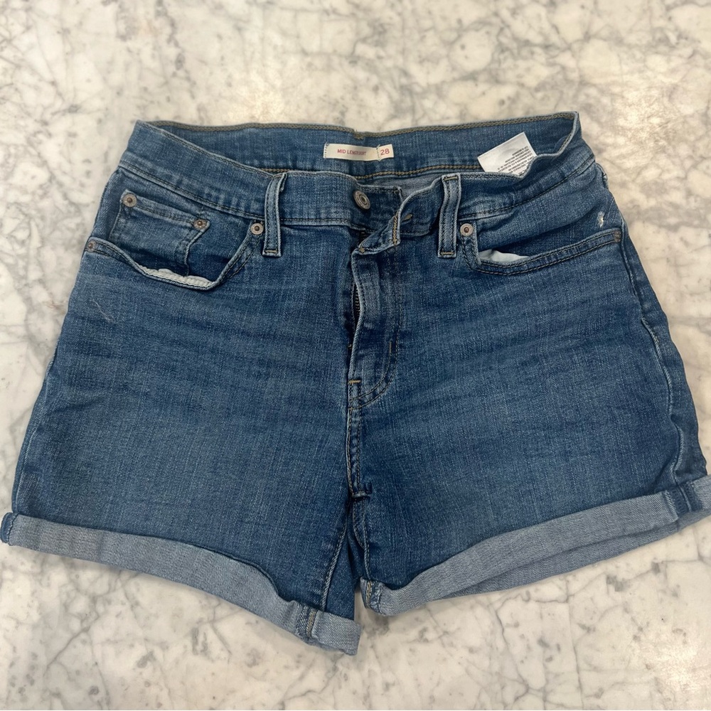 Levi's Womens Mid Waist  & Length: Short  - Size 28